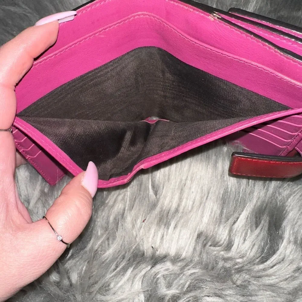 Used Gucci GG bifold wallet. - Picture 6 of 8